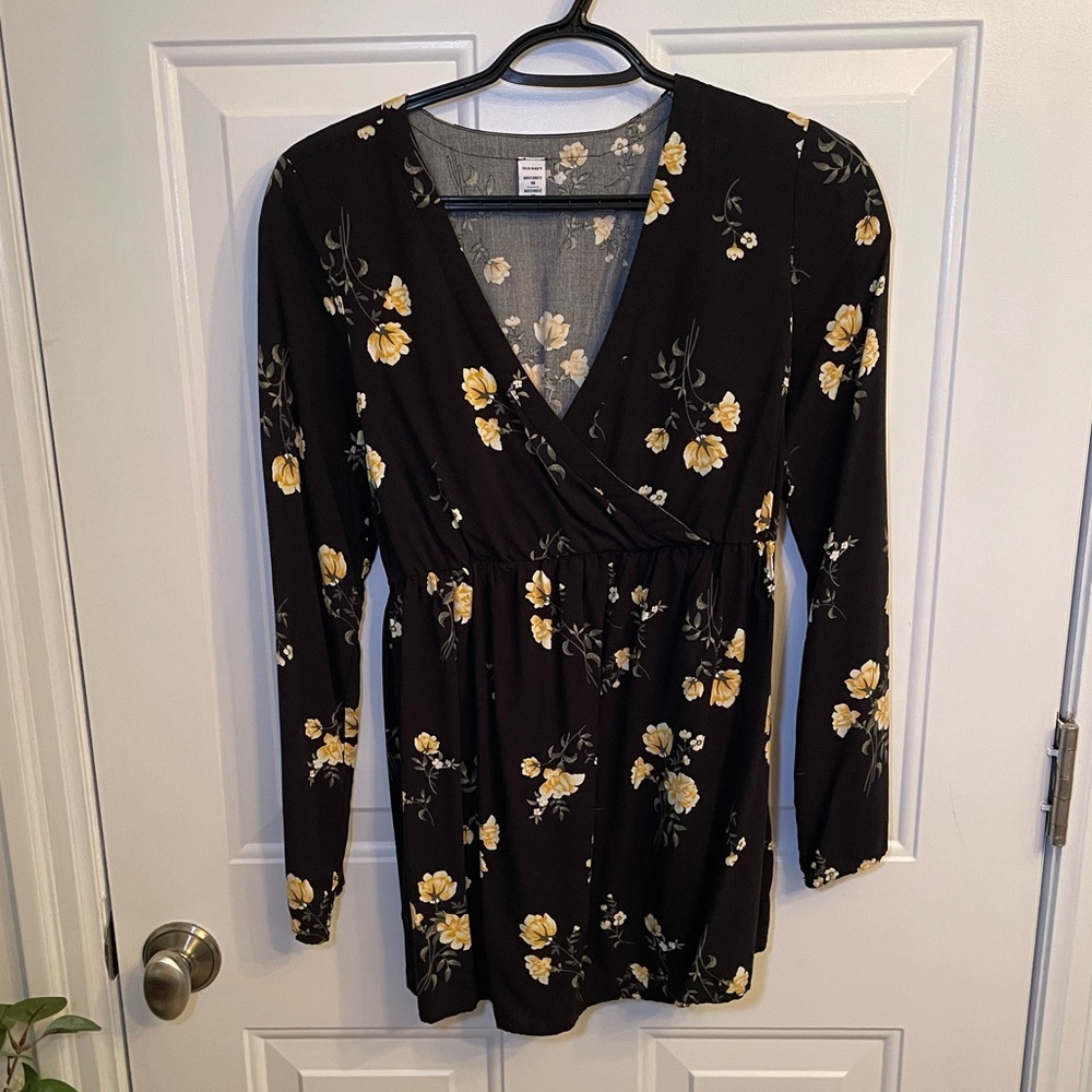 Old Navy Black and Gold Wrap Tunic Long Sleeve